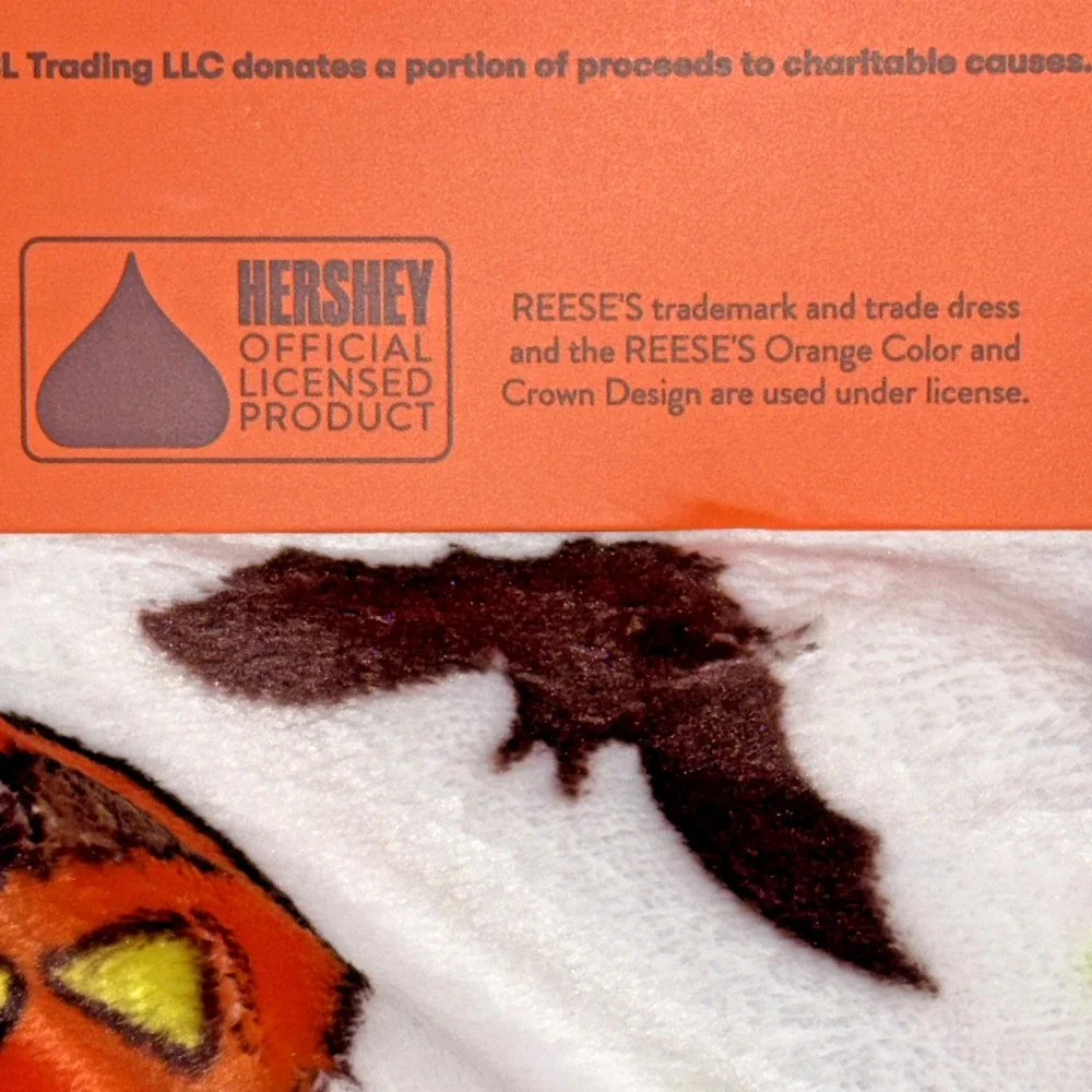 Reese's Peanut Butter Cup Halloween Pumpkin Candy Throw Blanket Bats Skulls NEW